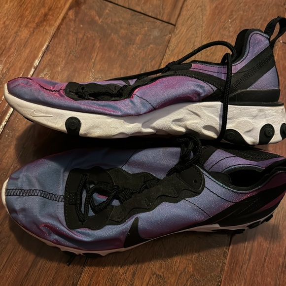 Nike gym shoes - Picture 2 of 3